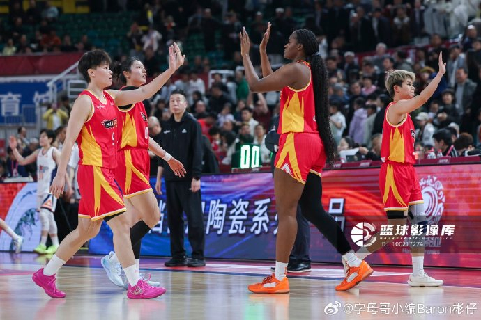 九游娱乐从费城76人围绕CBA季后赛更衣室发声到关键时刻阿斯顿维拉豪取连胜，费城76人围绕NBA总决赛篮板制胜的简单介绍